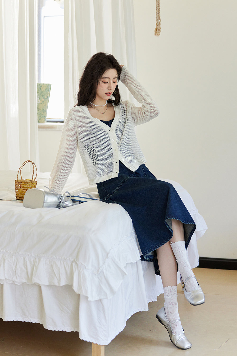 Bộ váy và áo khoác dây mảnh được bán riêng