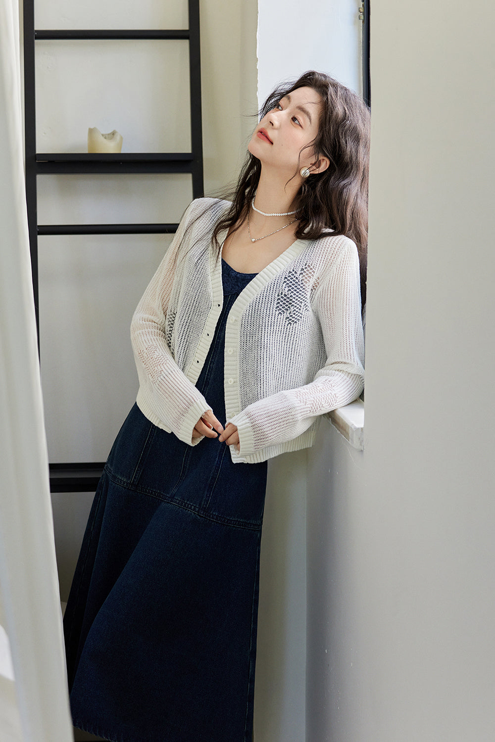 Bộ váy và áo khoác dây mảnh được bán riêng