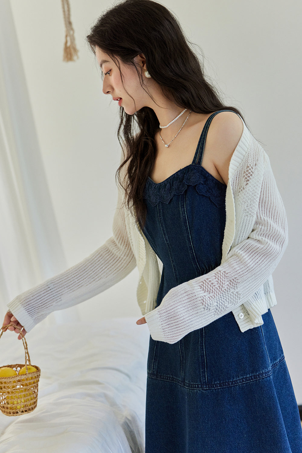 Bộ váy và áo khoác dây mảnh được bán riêng