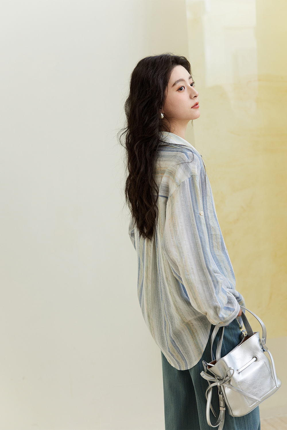 女性用シャツ