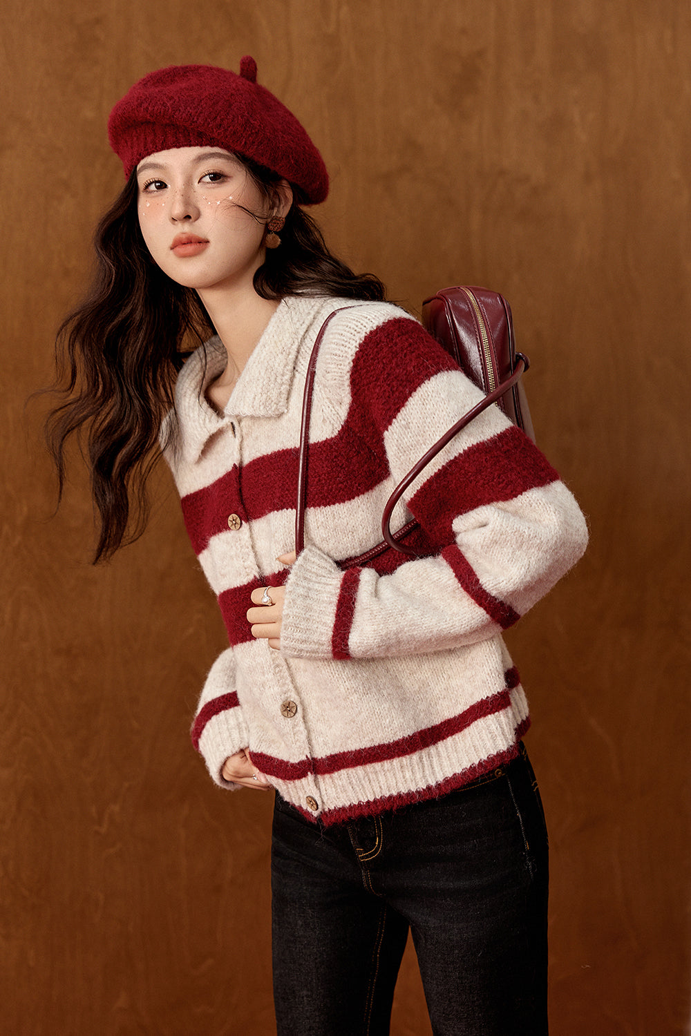 女性のためのニットシャツ