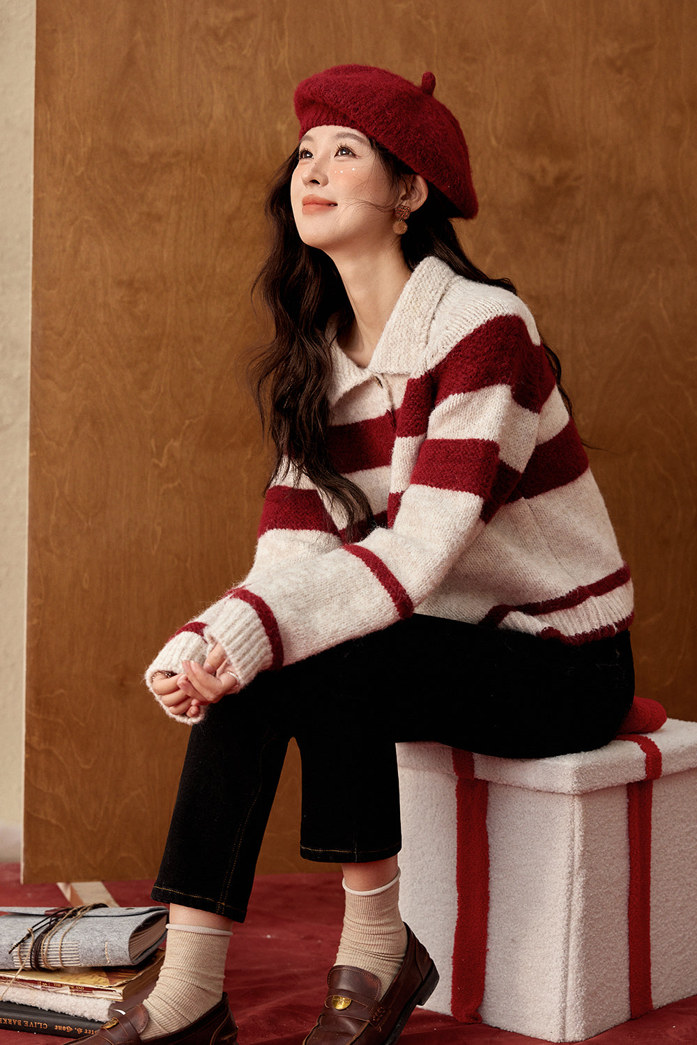 女性のためのニットシャツ