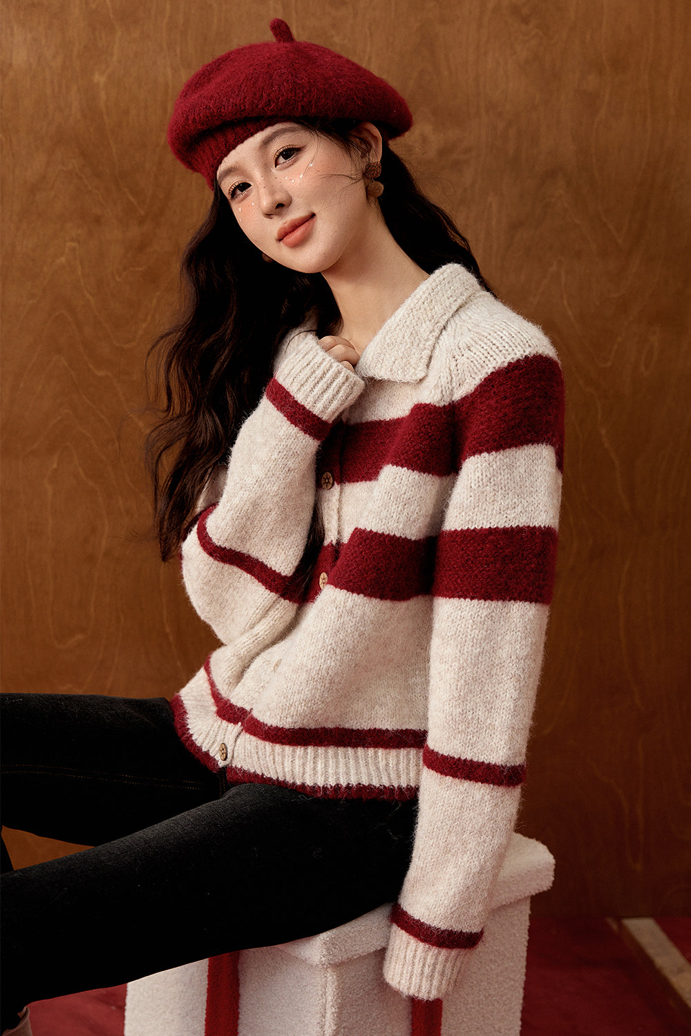 女性のためのニットシャツ