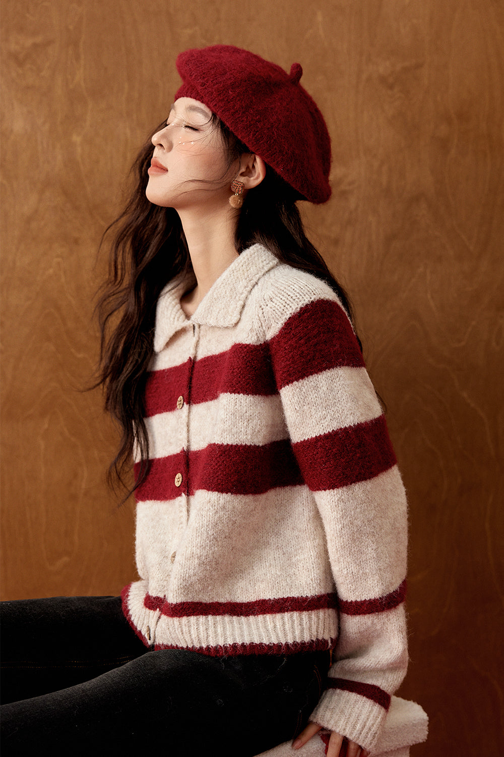 女性のためのニットシャツ