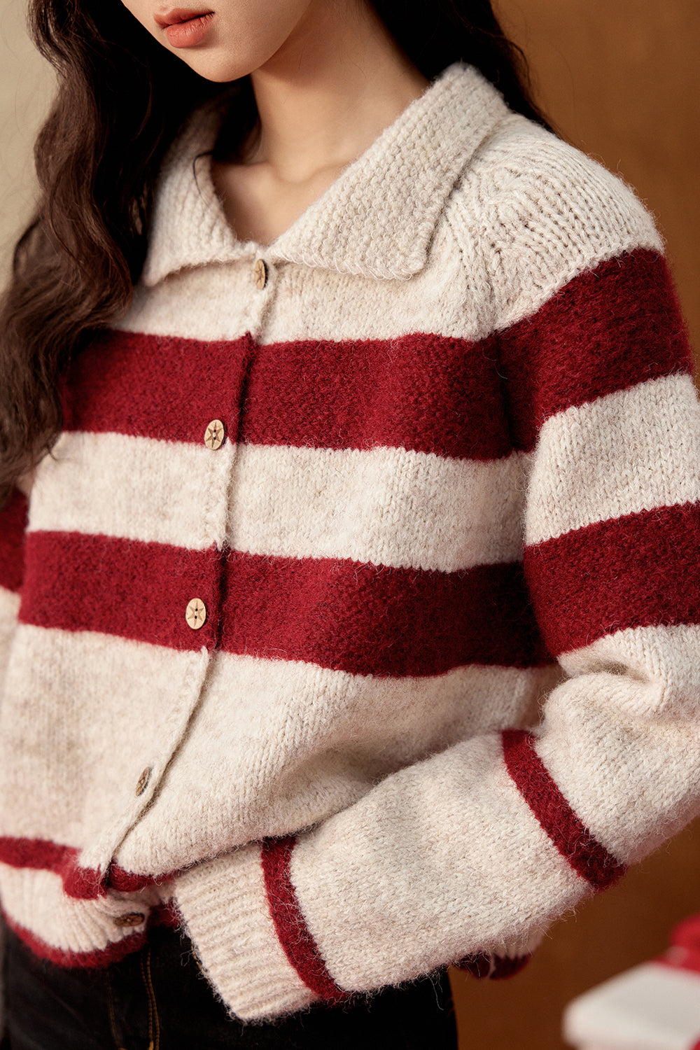 女性のためのニットシャツ