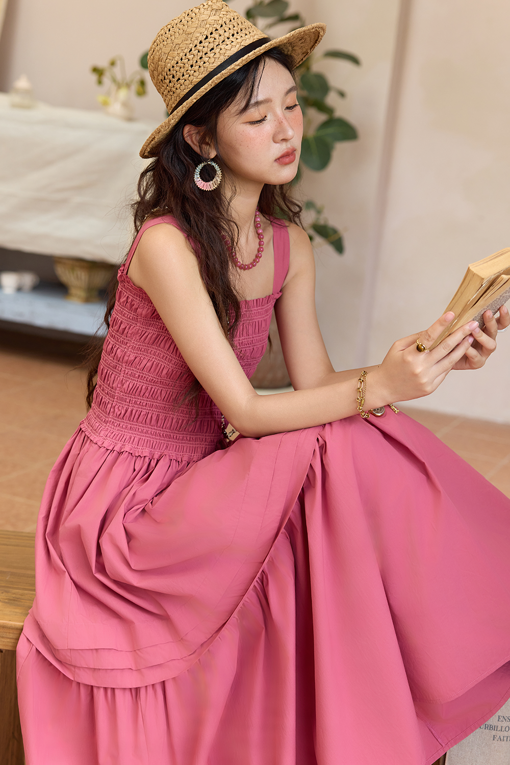 女性のためのスパゲッティストラップドレス