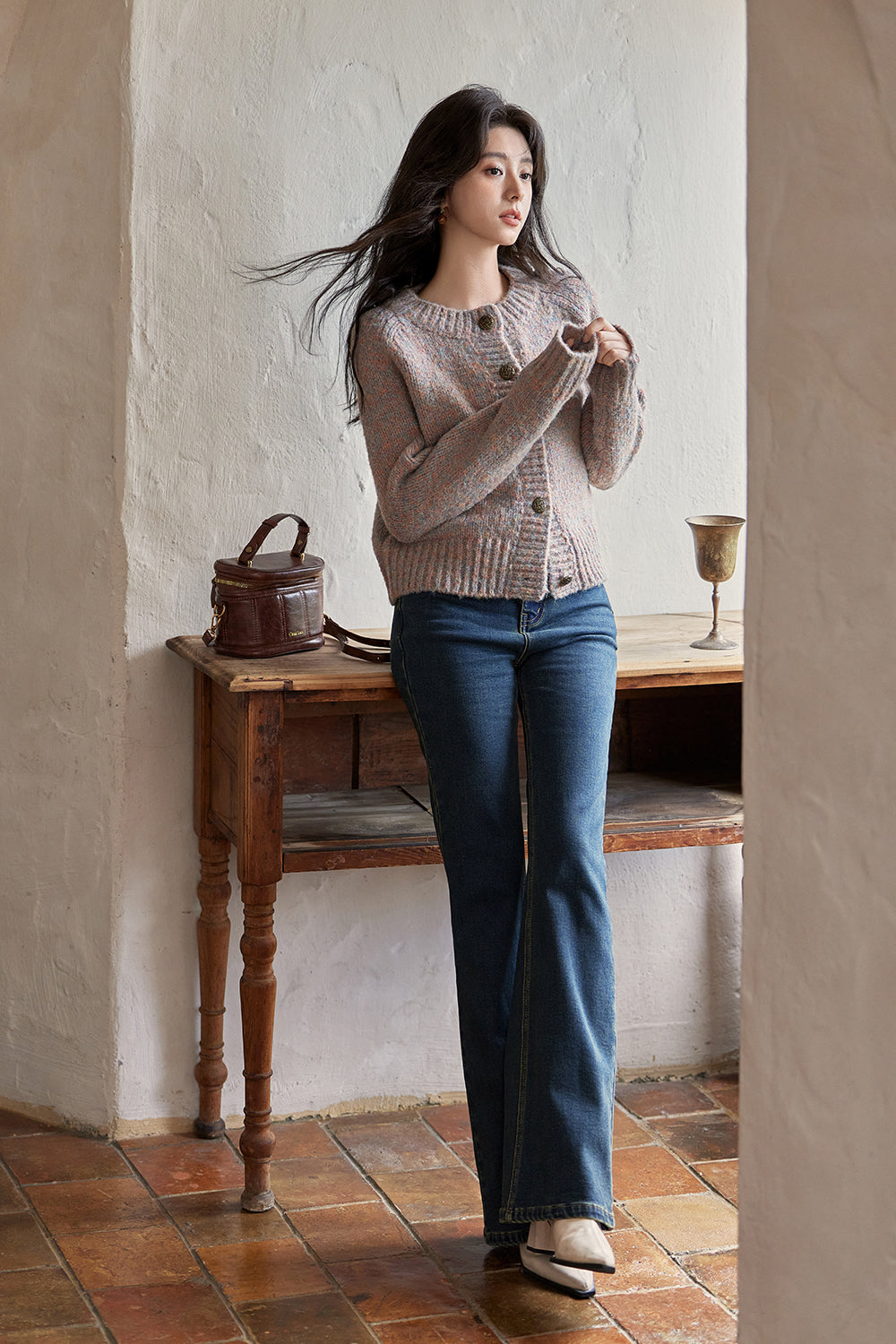 女性のためのニットシャツ
