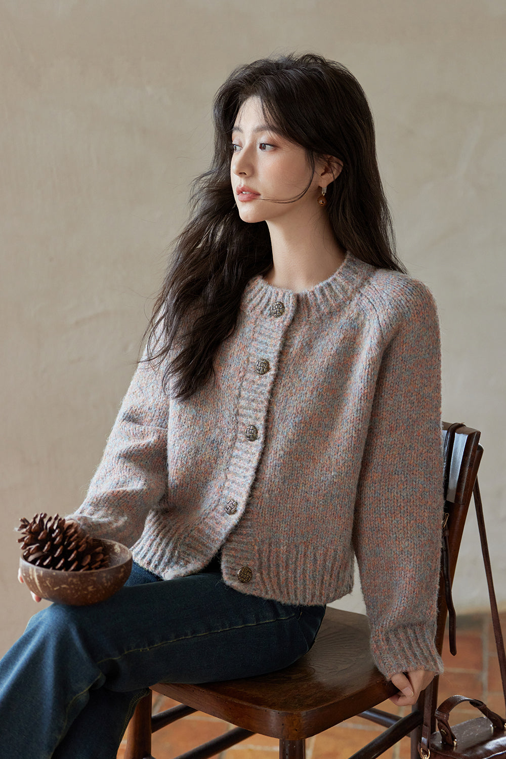 女性のためのニットシャツ