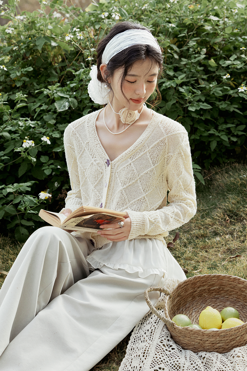 女性のためのニットシャツ