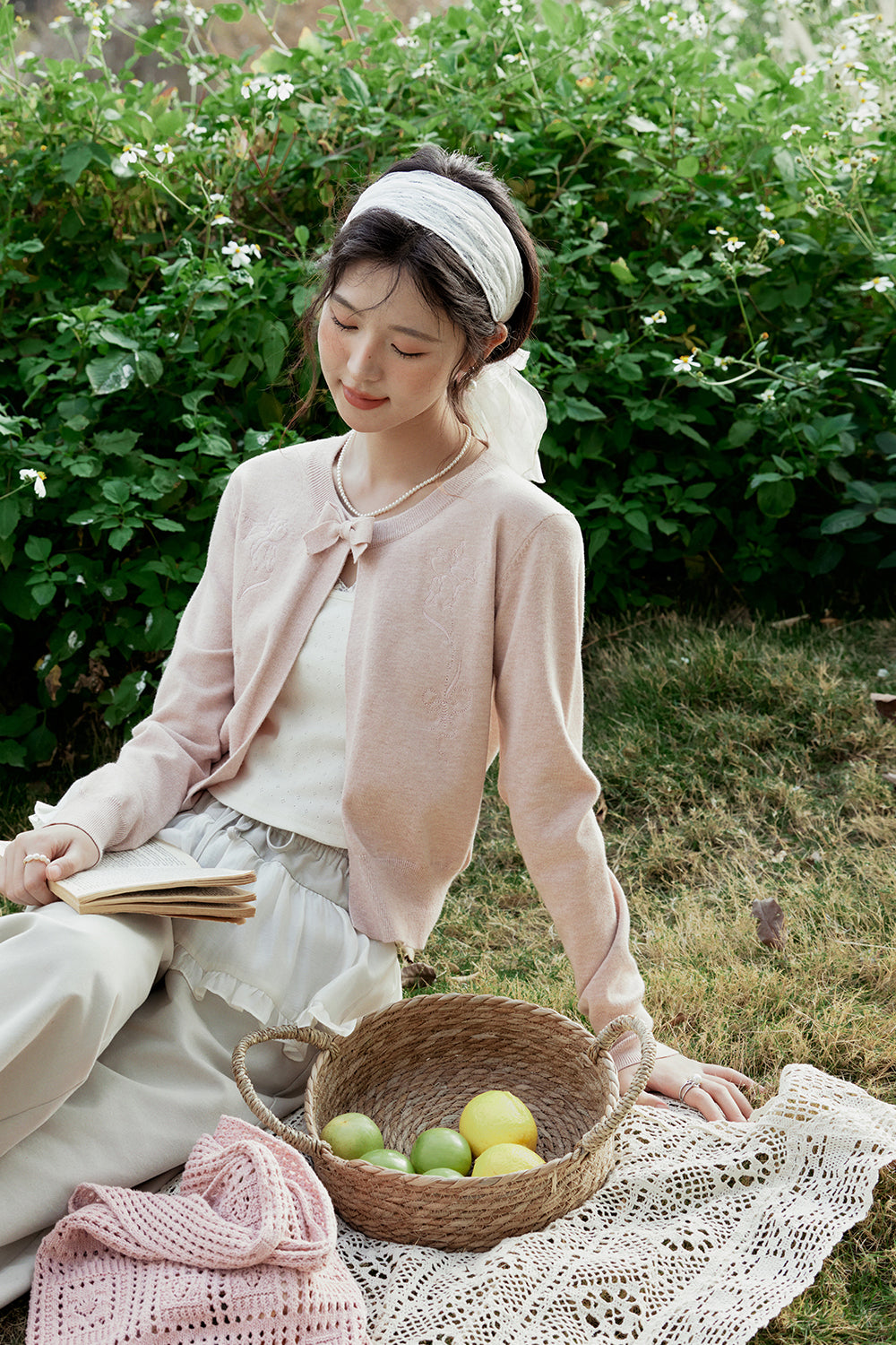 女性のためのニットシャツ