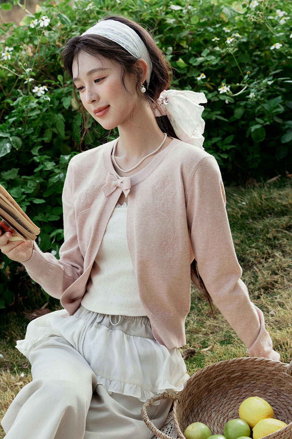 女性のためのニットシャツ