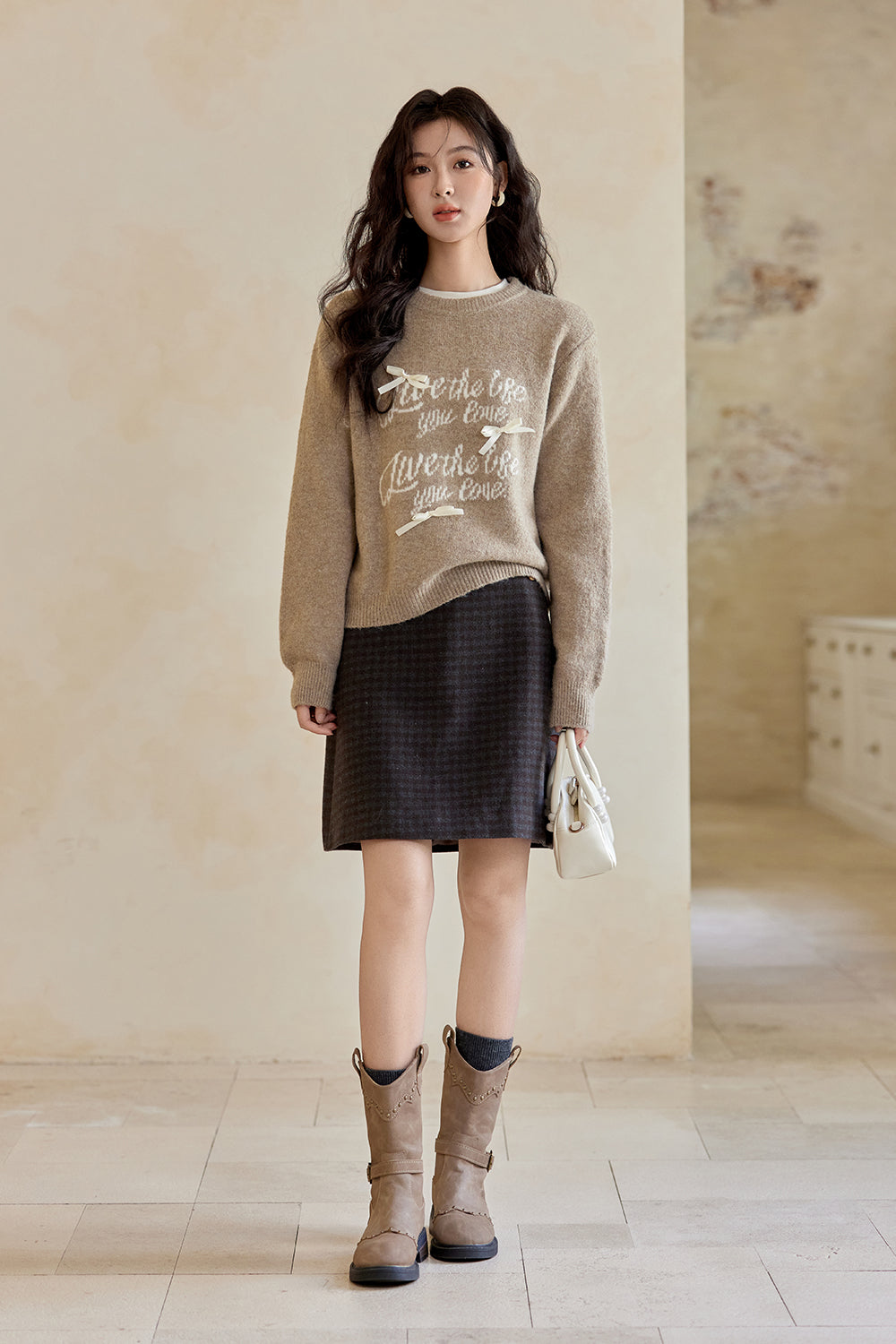 女性のためのニットシャツ