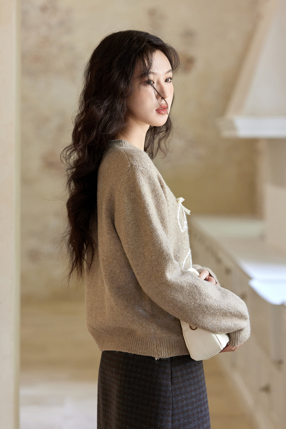 女性のためのニットシャツ