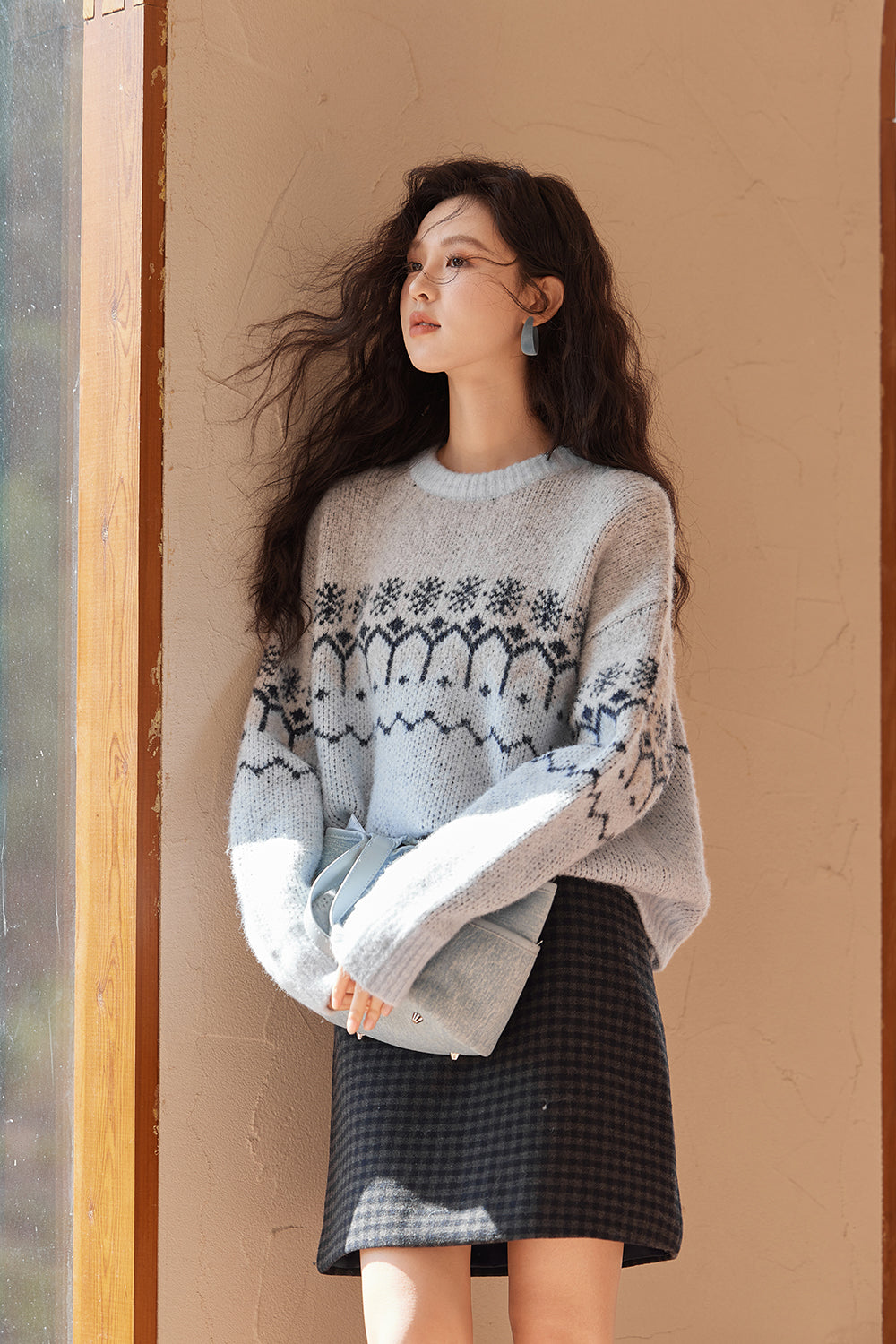 女性のためのニットシャツ
