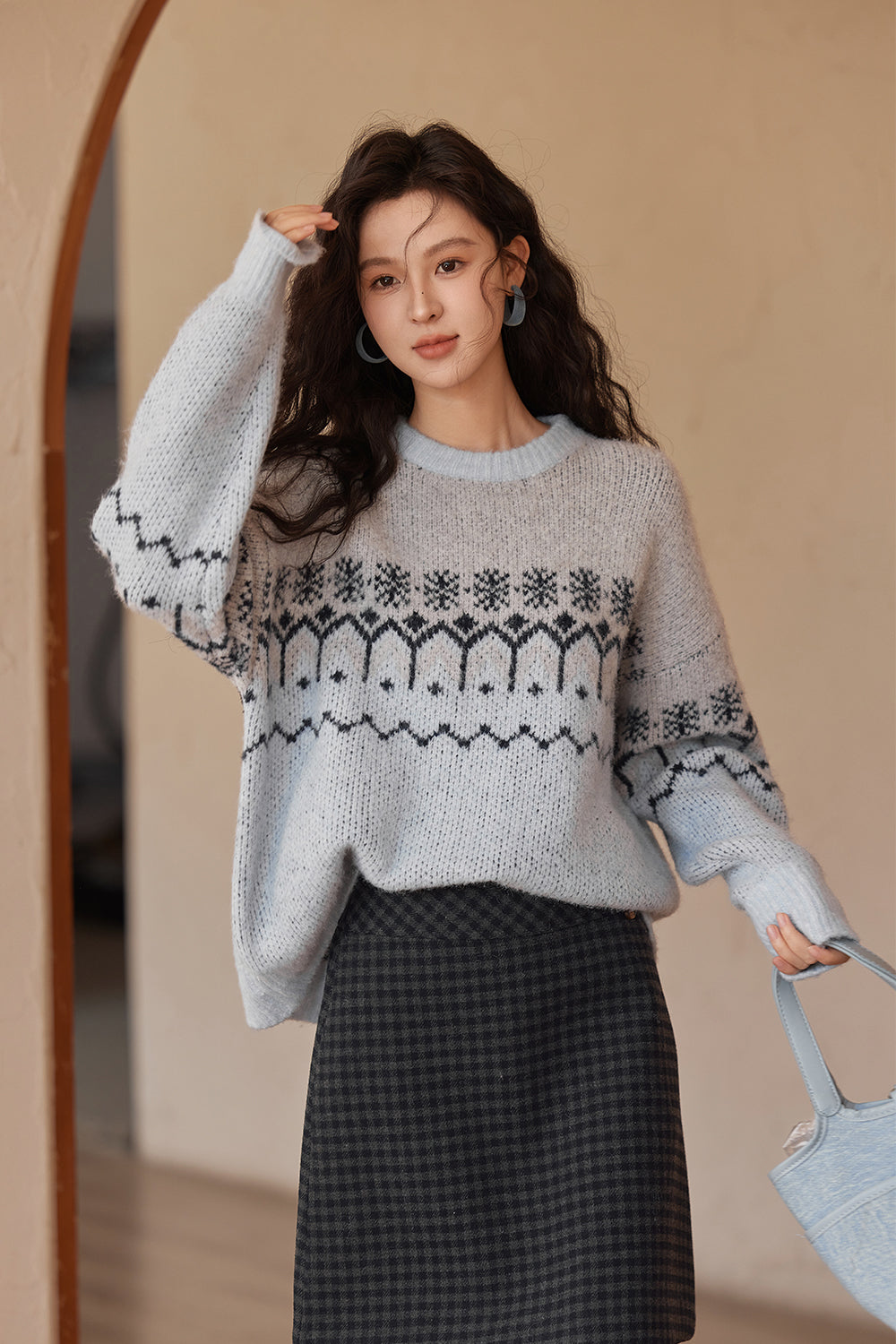 女性のためのニットシャツ