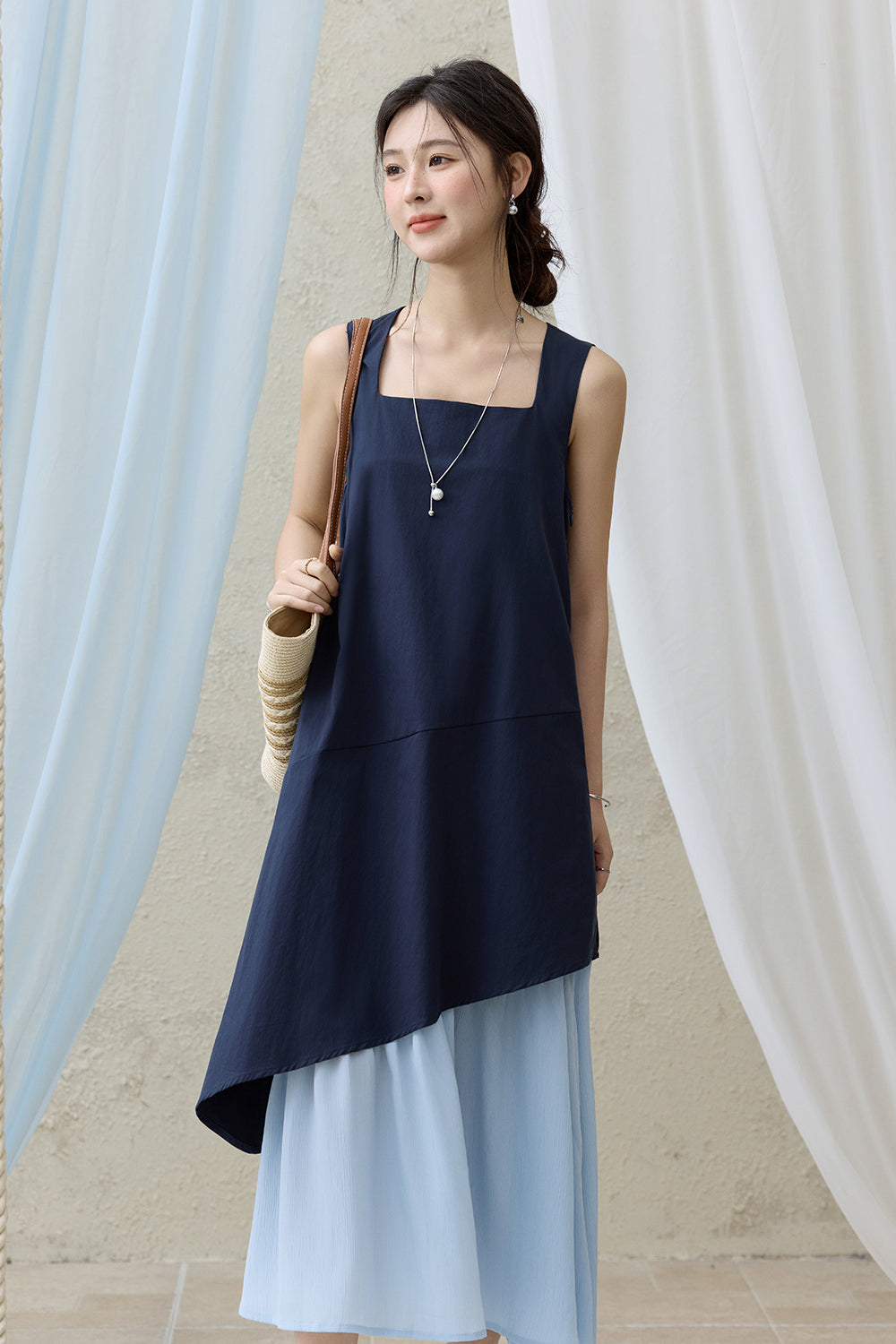 Gaun Suspender untuk Wanita