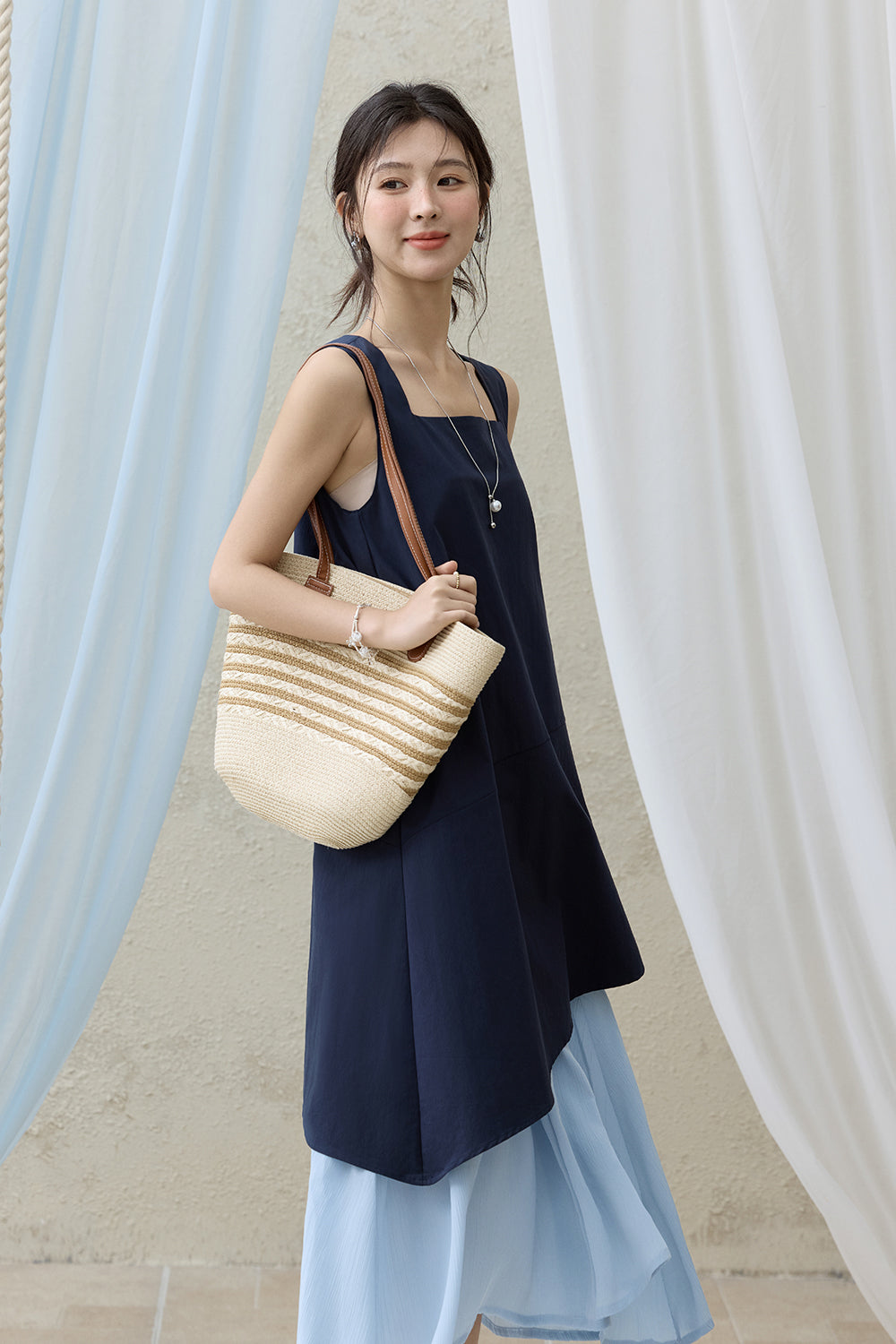 Gaun Suspender untuk Wanita