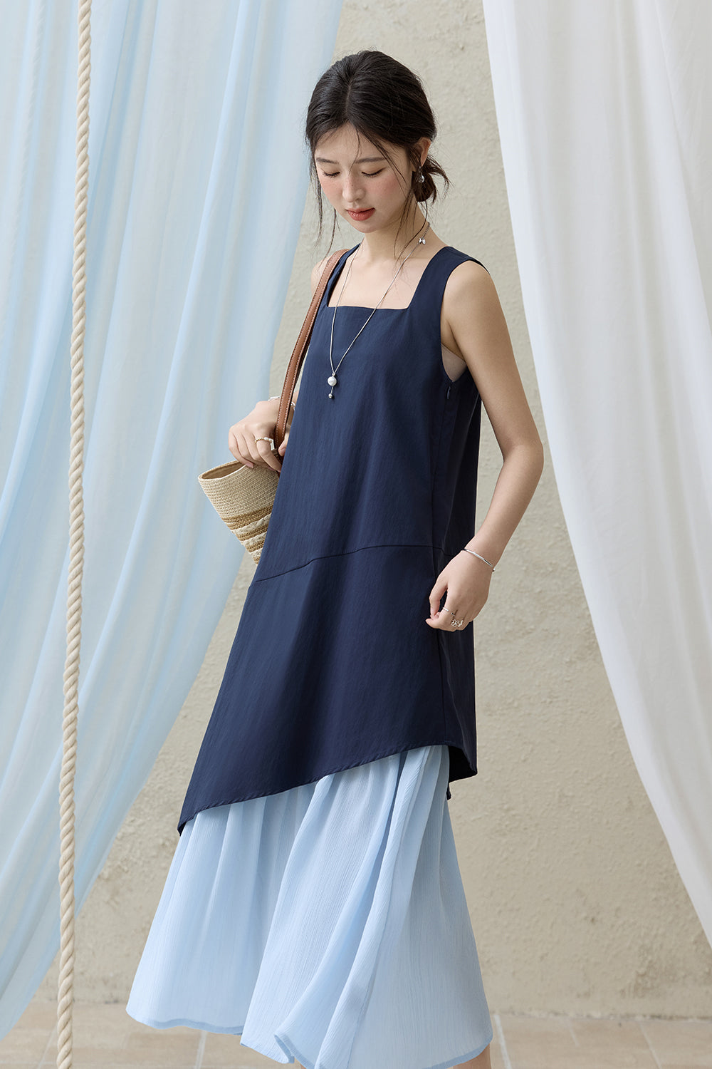 Gaun Suspender untuk Wanita