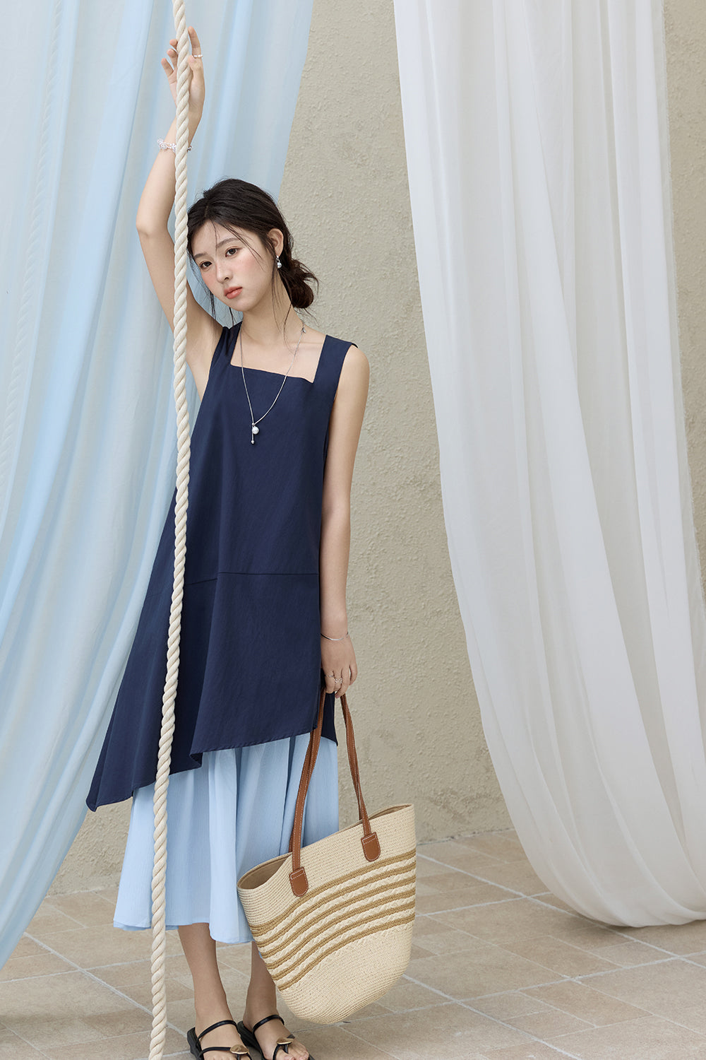 Gaun Suspender untuk Wanita