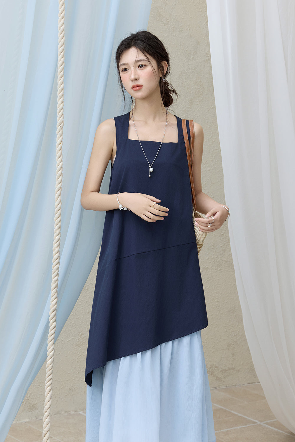 Gaun Suspender untuk Wanita