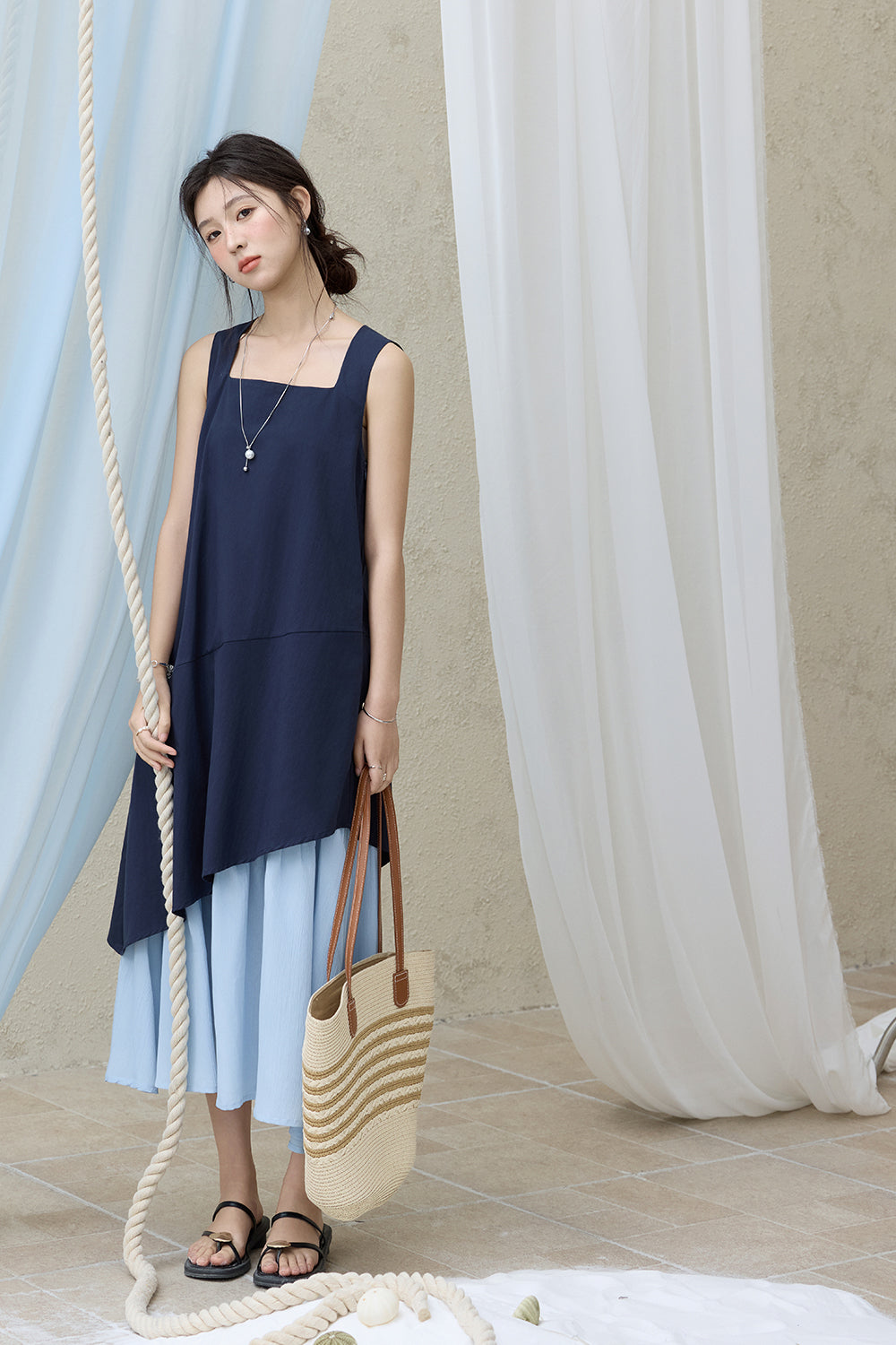 Gaun Suspender untuk Wanita