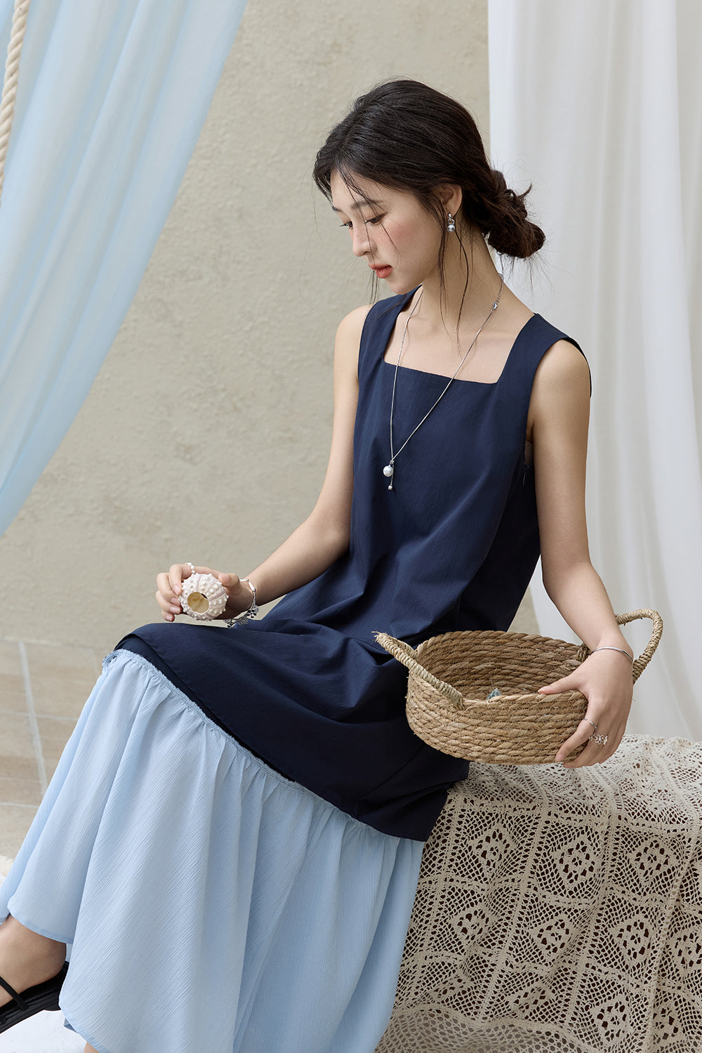 Gaun Suspender untuk Wanita