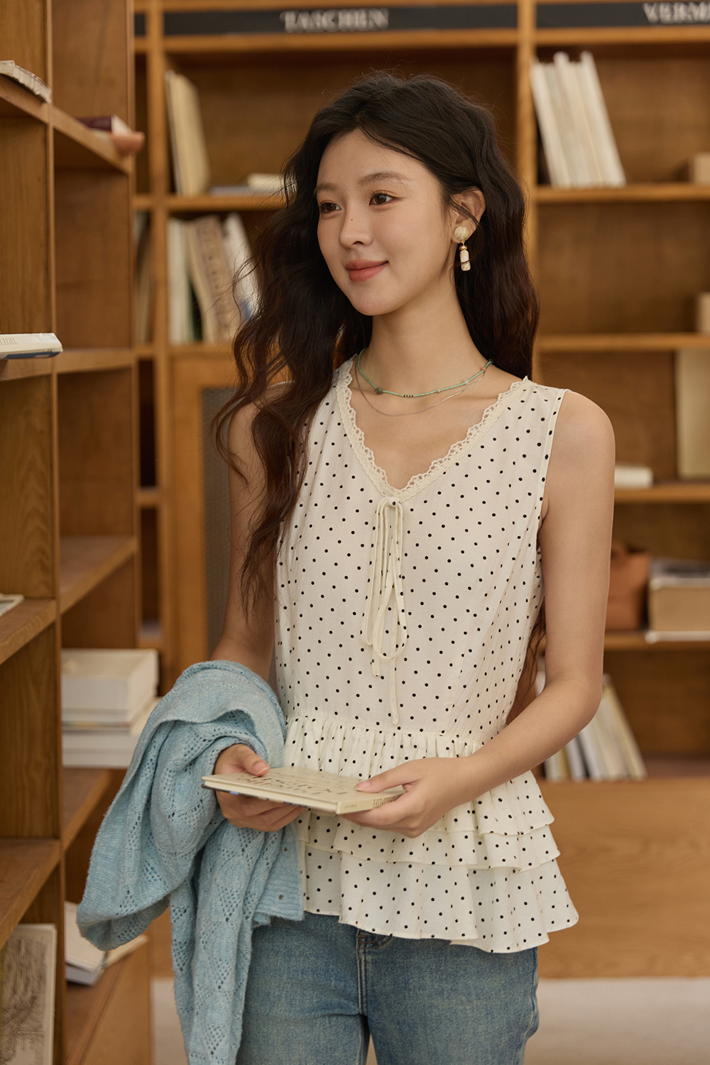 女性のためのノースリーブブラウス