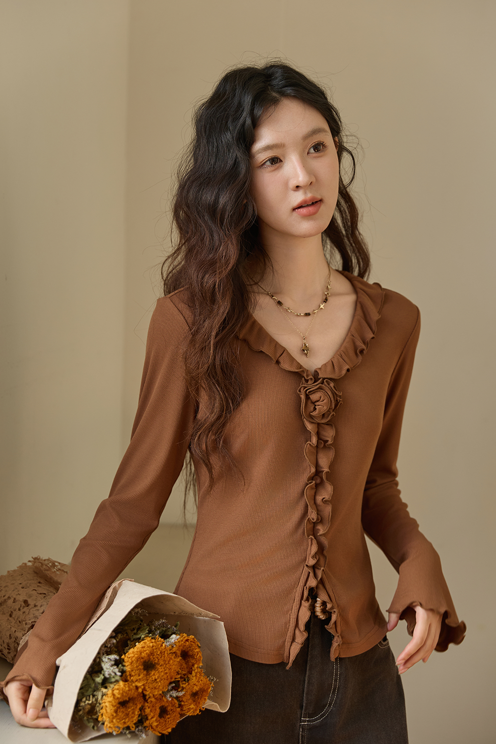 女性のためのニットシャツ