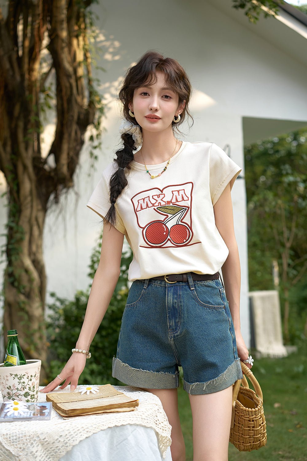 Three-dimensional Embroidery Design T-shirt for Women