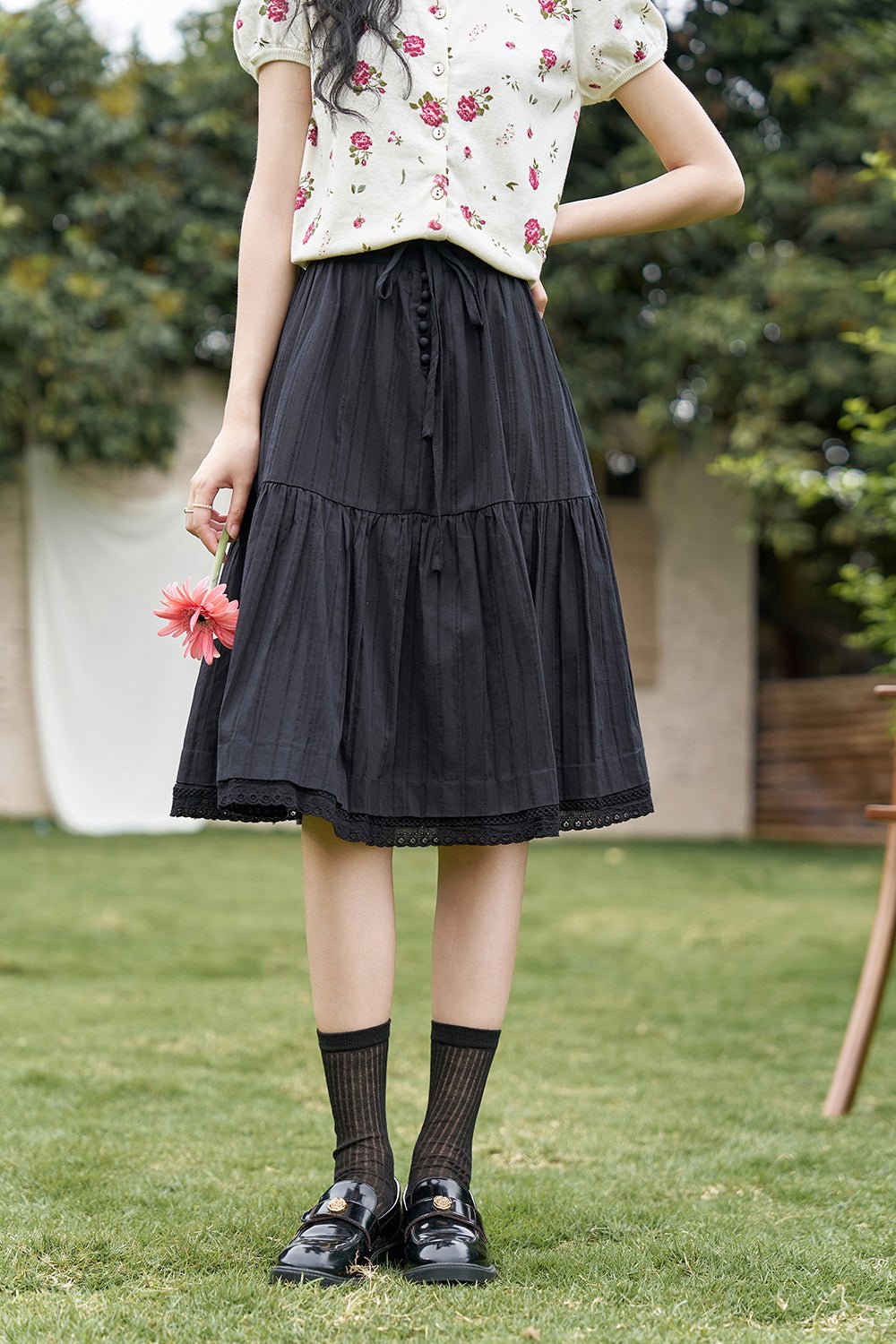 Pleated Black Midi Skirt for Women - Mishow