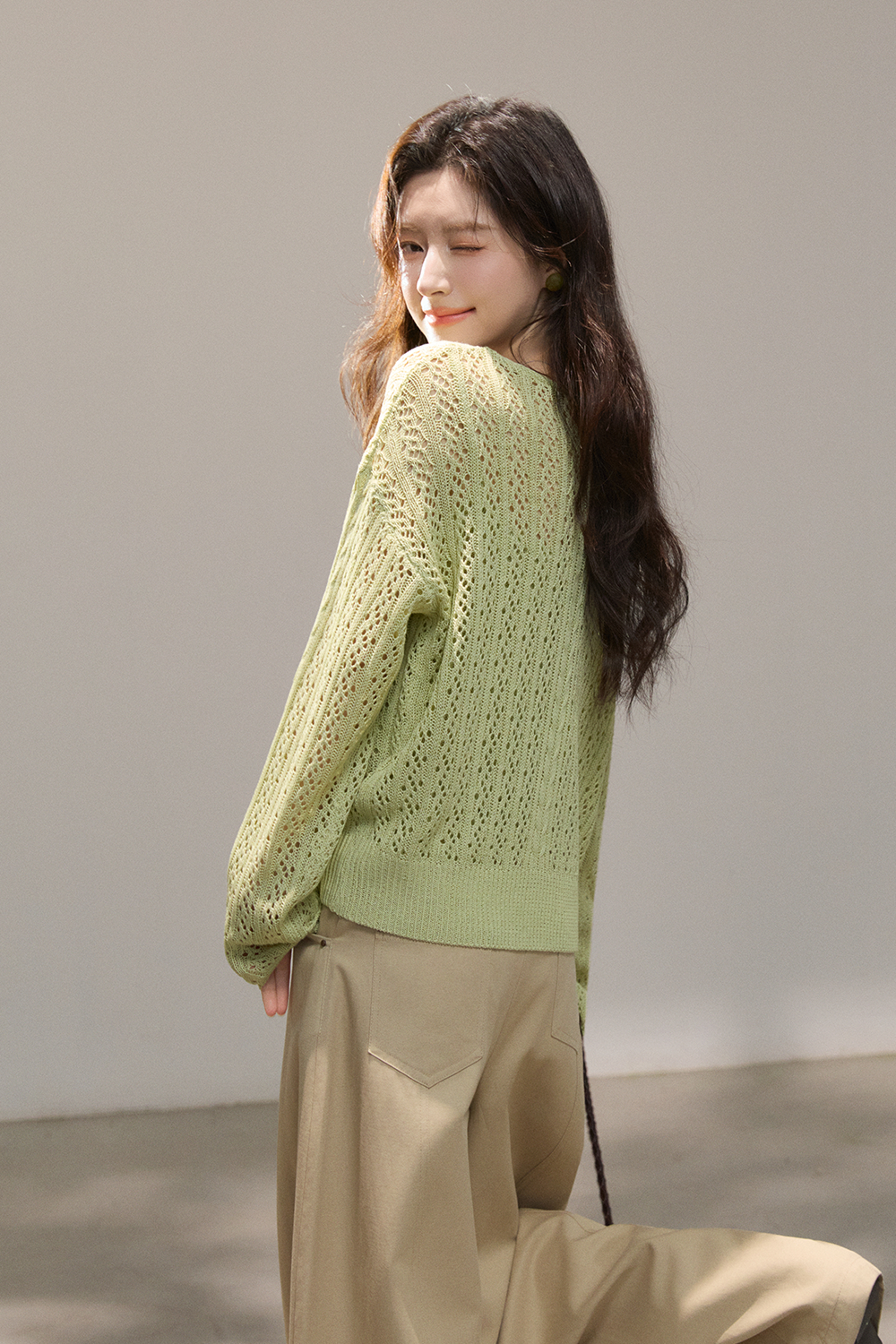 女性のためのニットシャツ