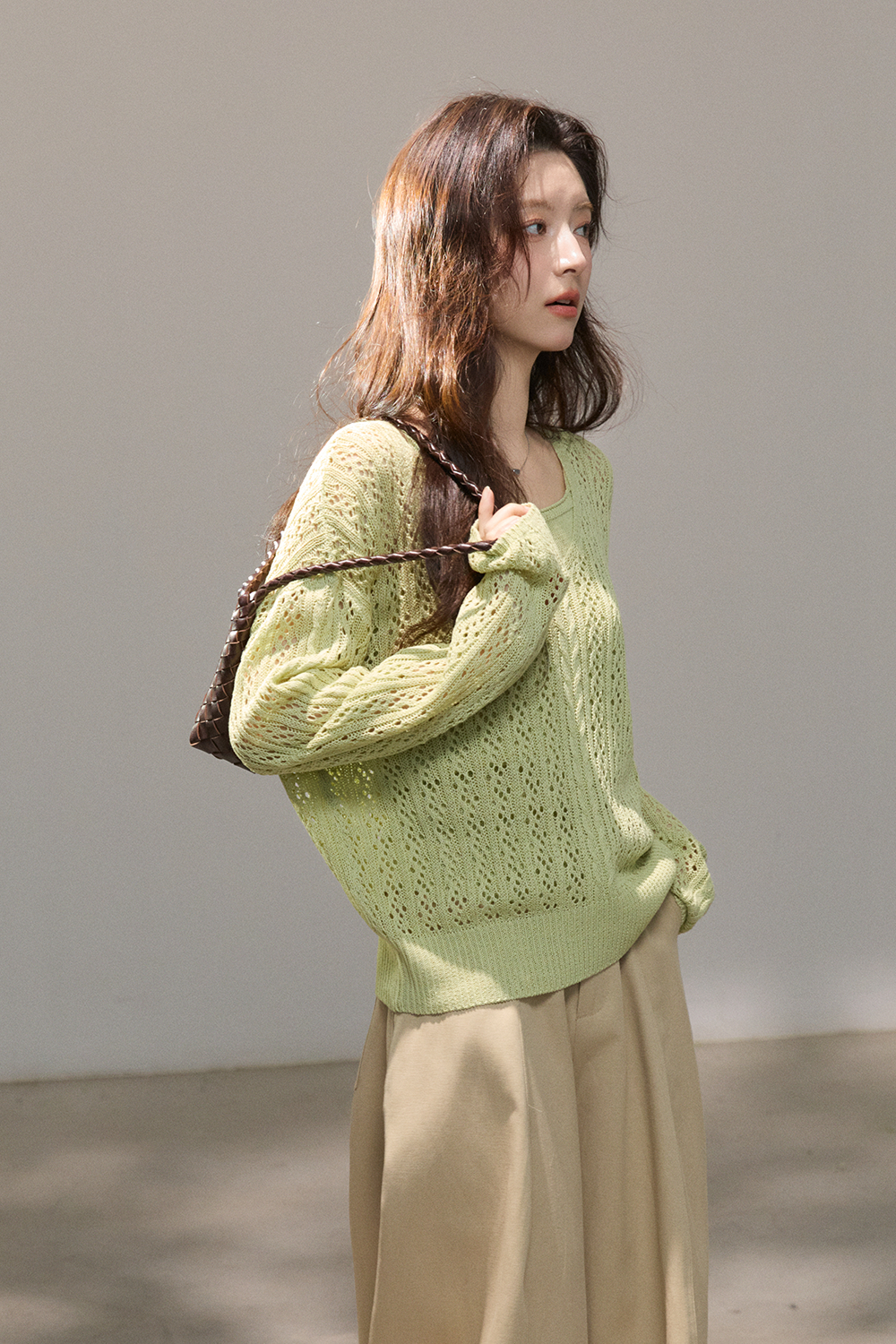 女性のためのニットシャツ