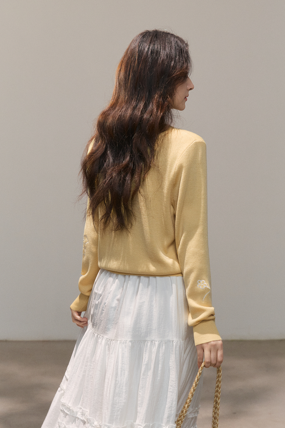 女性のためのニットシャツ