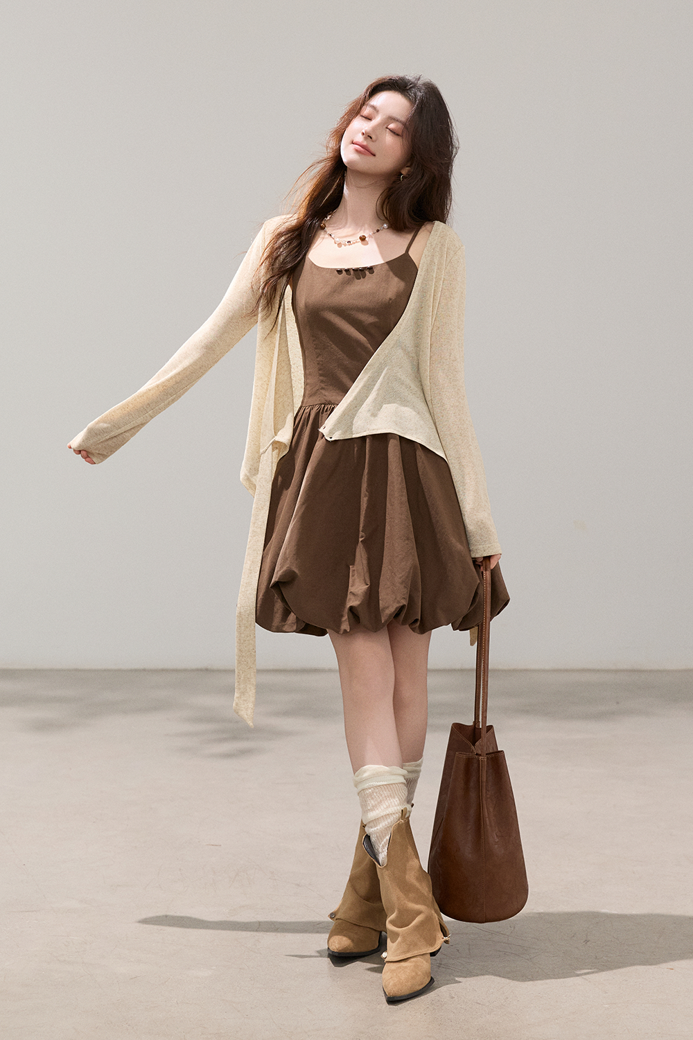 ชุดเดรสและเสื้อคาร์ดิแกน