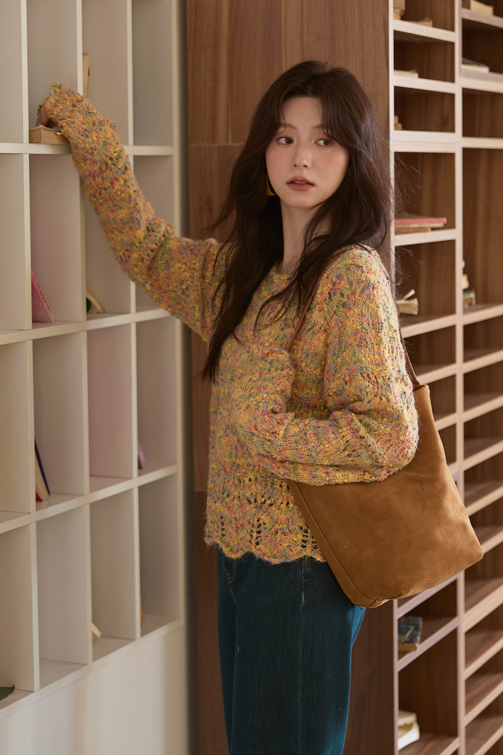 女性のためのニットシャツ