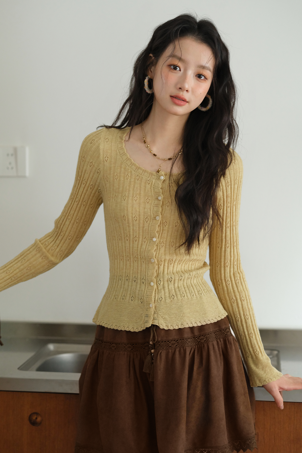 女性のためのニットシャツ