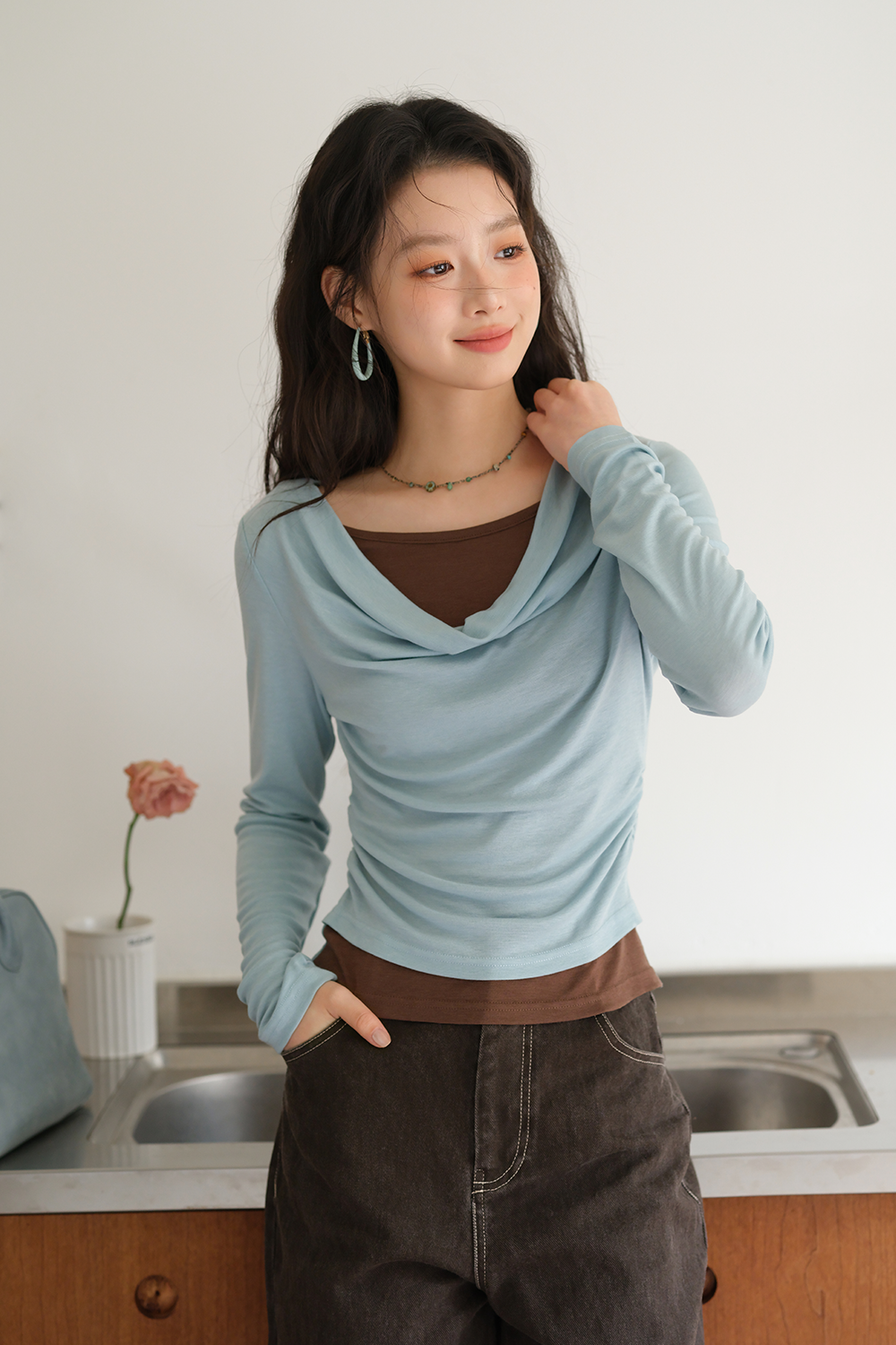 女性のためのニットシャツ