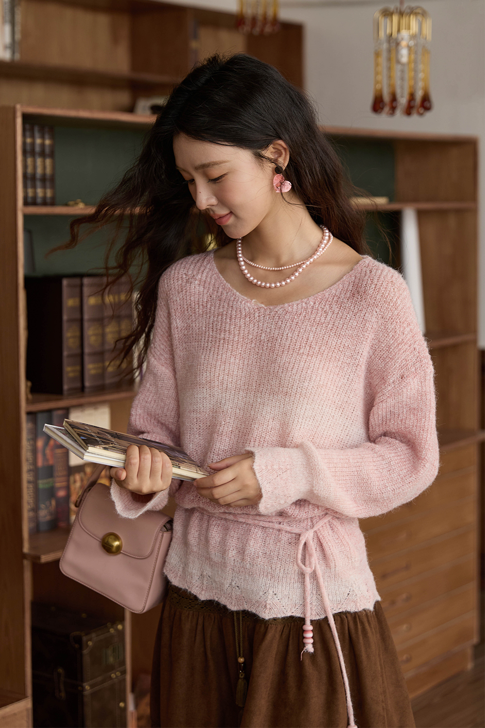 女性のためのニットシャツ