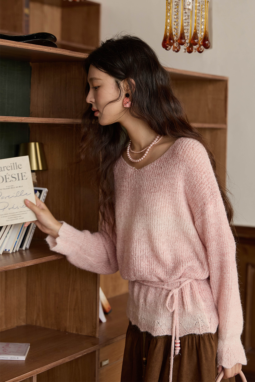 女性のためのニットシャツ