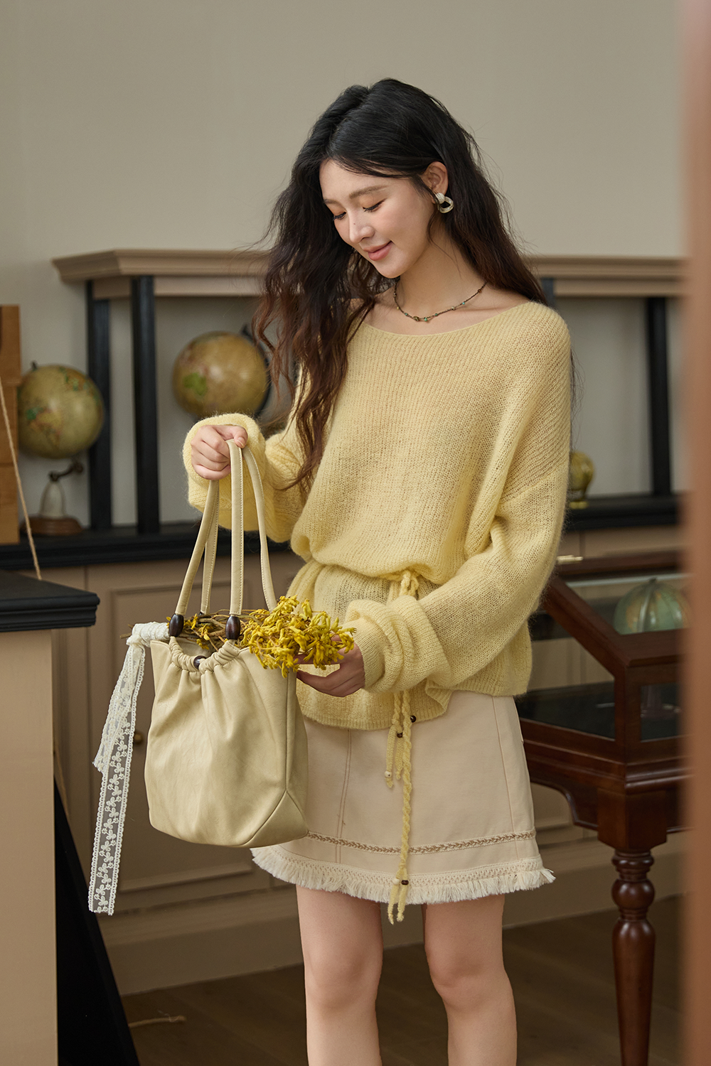 女性のためのニットシャツ