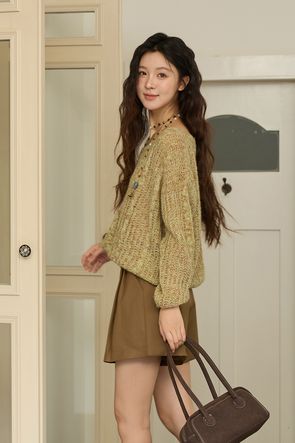 女性のためのニットシャツ