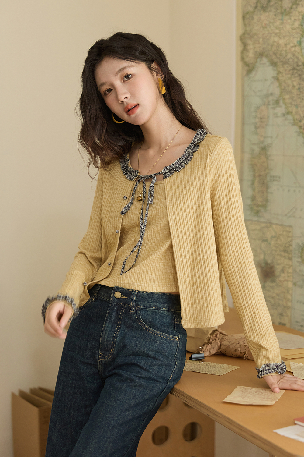 女性のためのニットシャツ