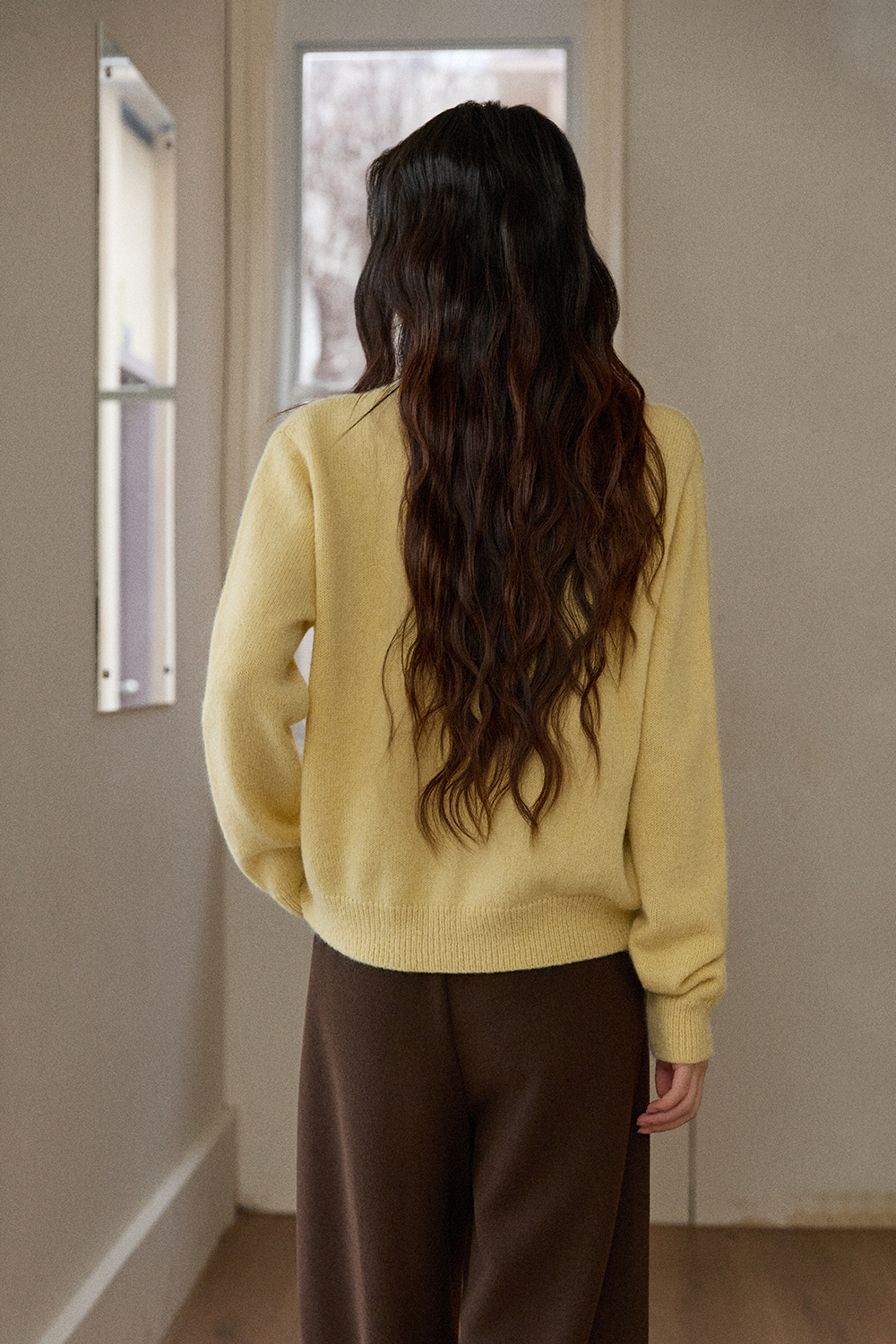 女性のためのニットシャツ