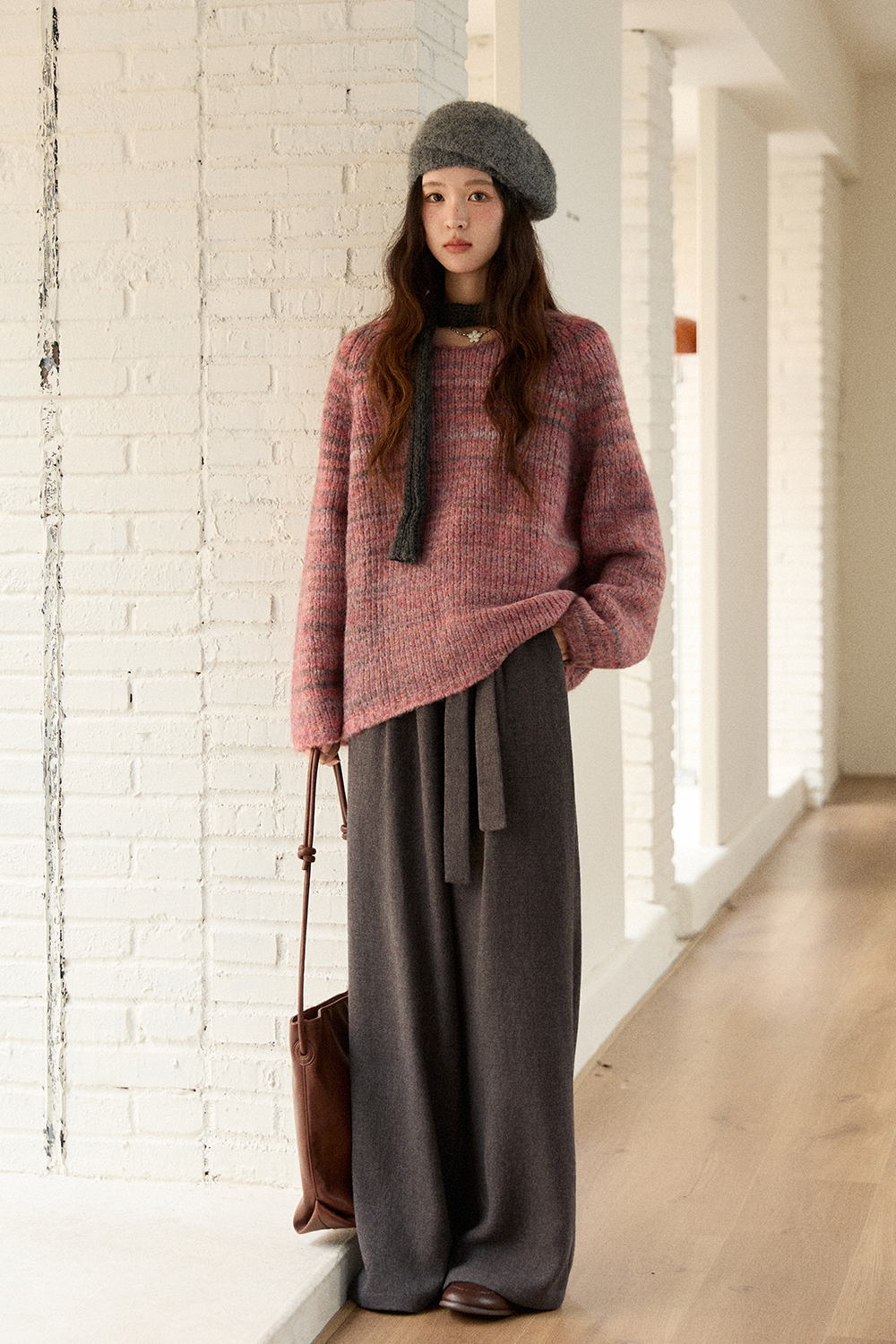 女性のためのニットシャツ