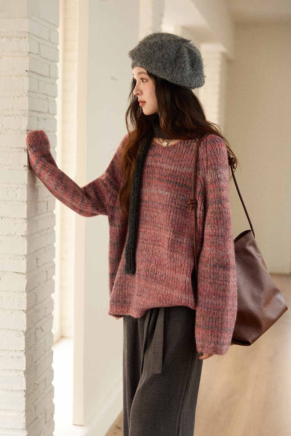 女性のためのニットシャツ