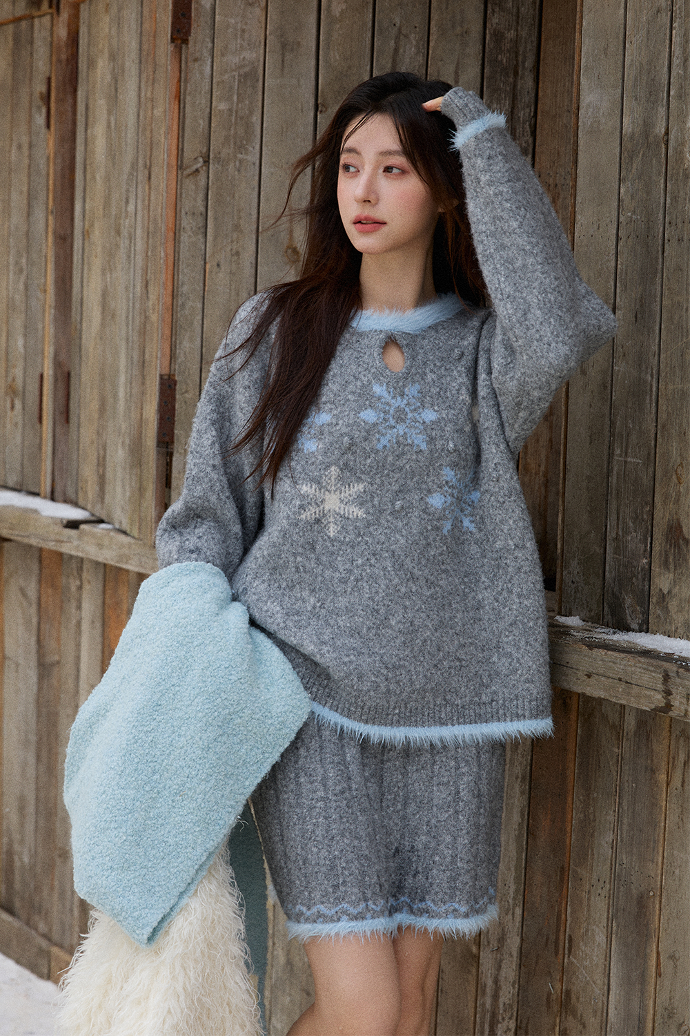 Set Kemeja dan Rok Rajut untuk Wanita