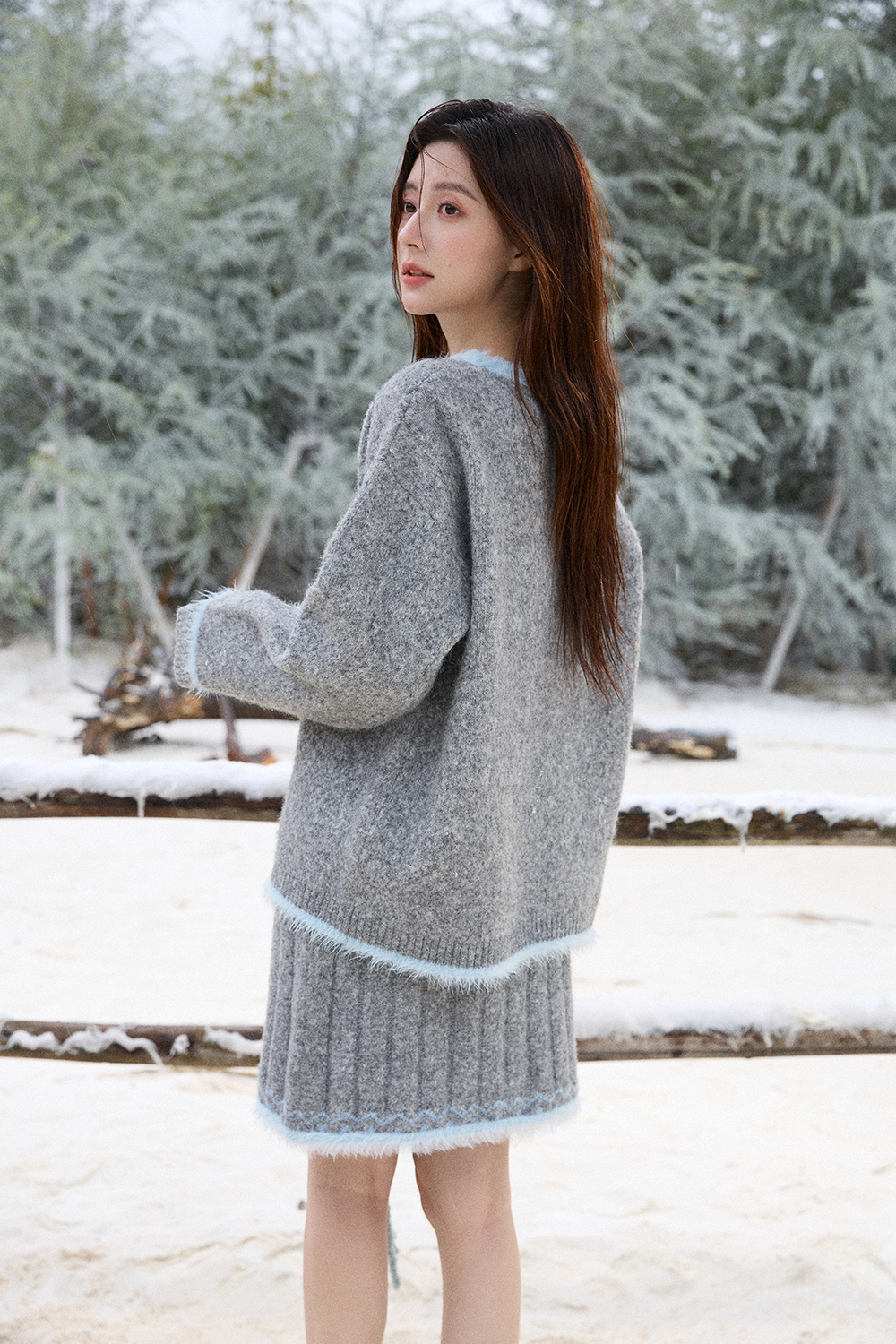 Set Kemeja dan Rok Rajut untuk Wanita