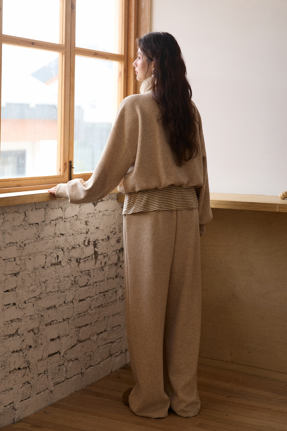 ชุดสูทสเวตเชิ้ตและกางเกง