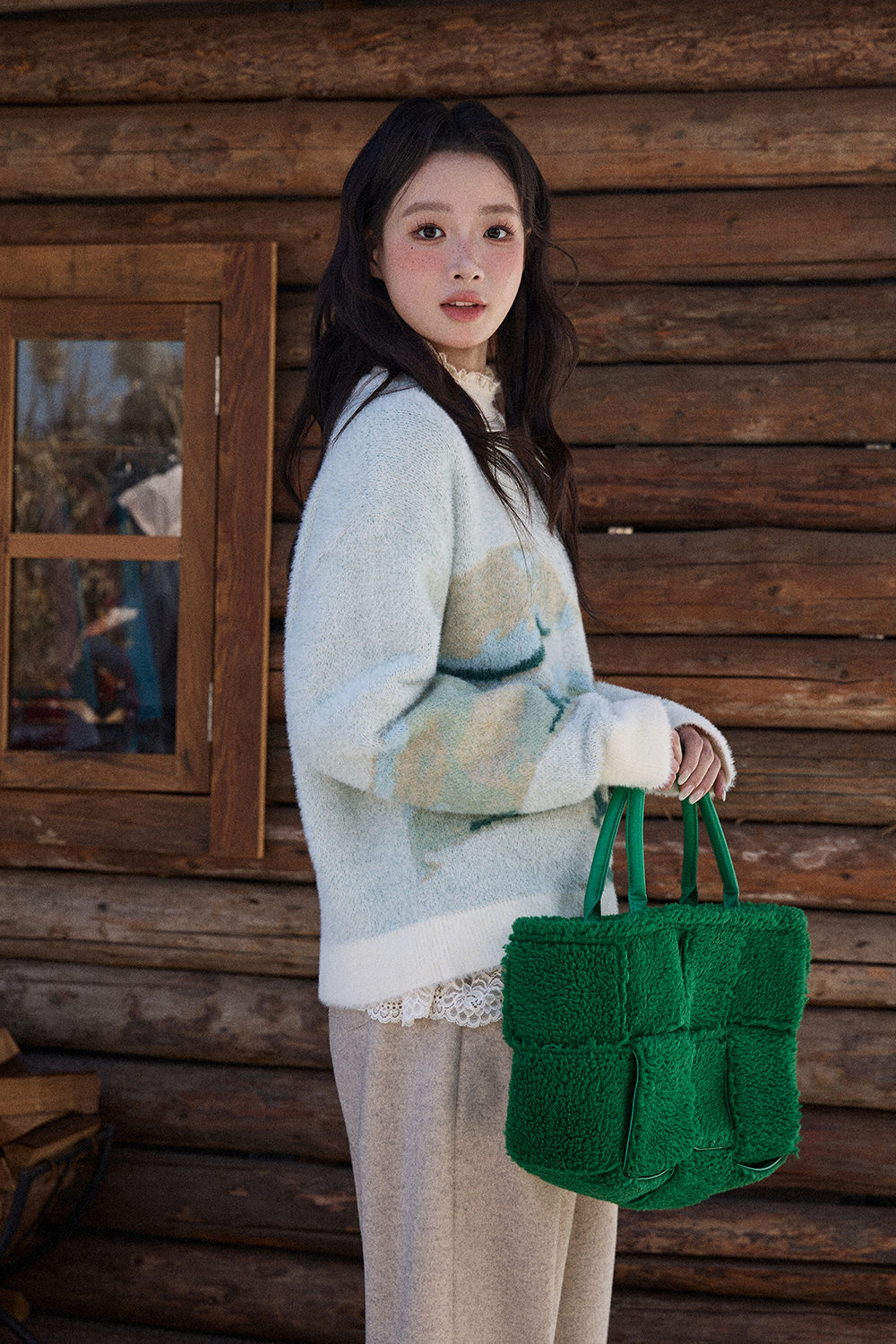 女性のためのニットシャツ