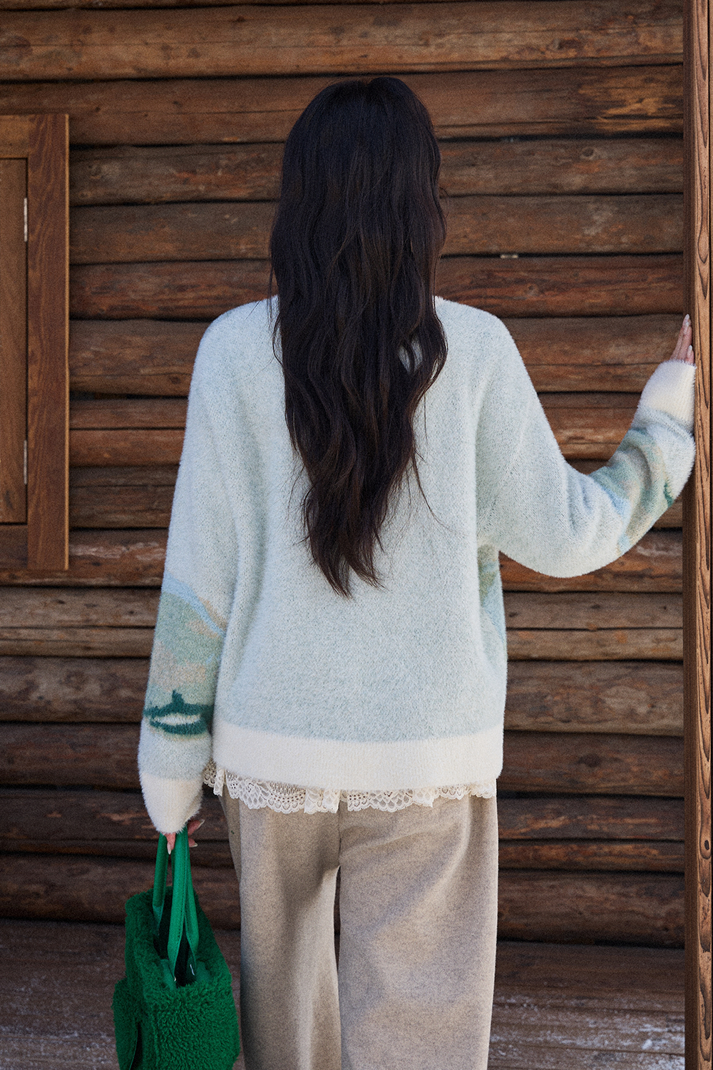 女性のためのニットシャツ